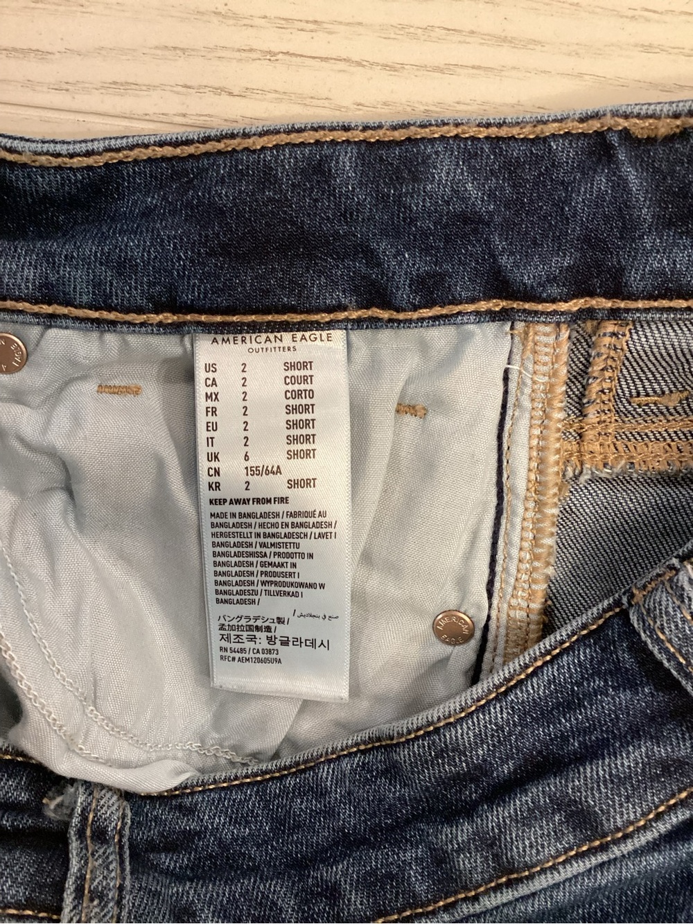 American Eagle 2 Short Mom Straight Jeans High Rise Women’s Crossover Waist 2022 - Picture 14 of 16